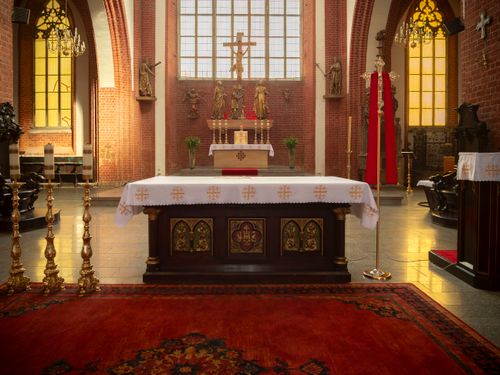 Free Gothic-style church interior in Poland featuring an ornate altar and religious statues. Stock Photo