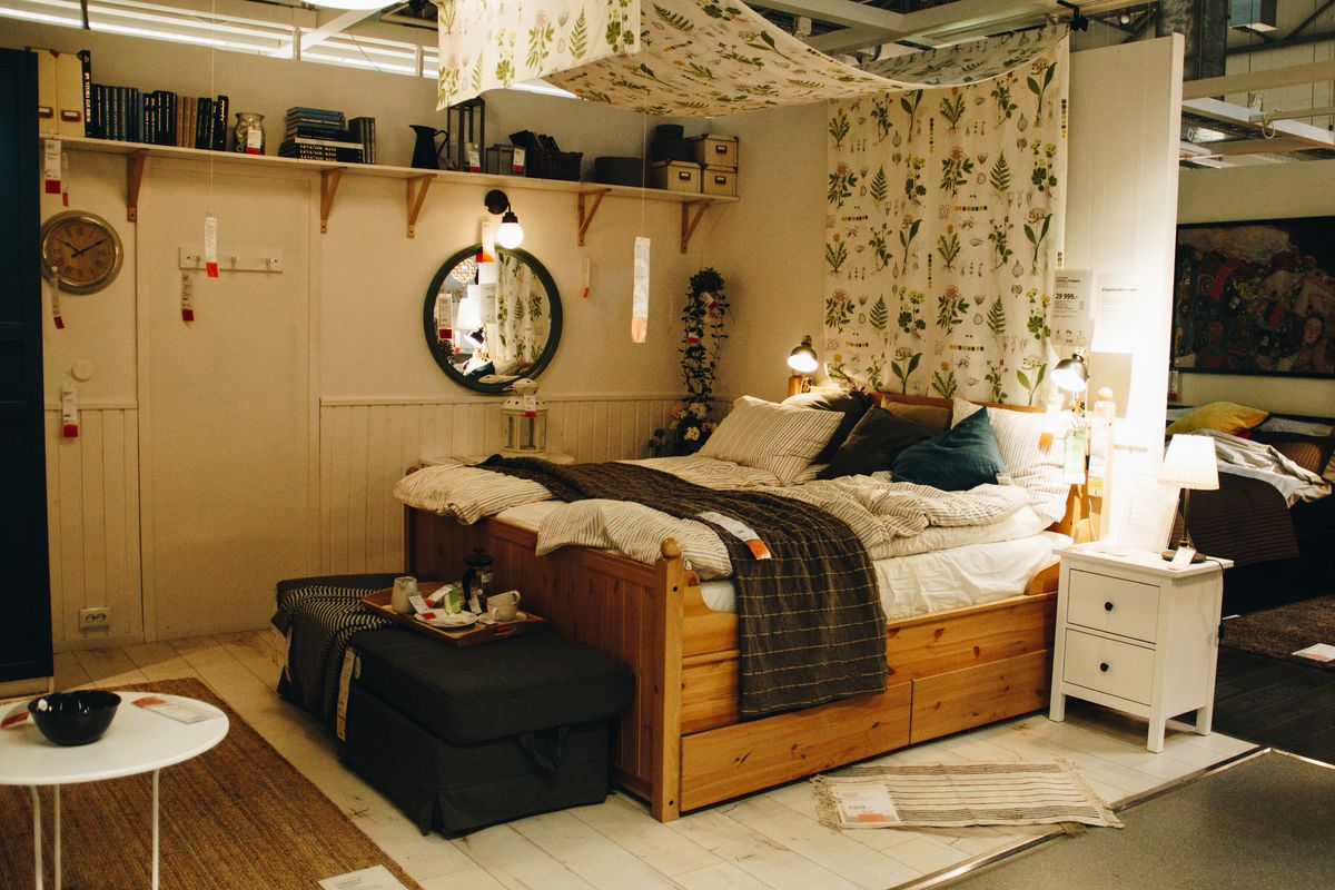 Bed with white mattress