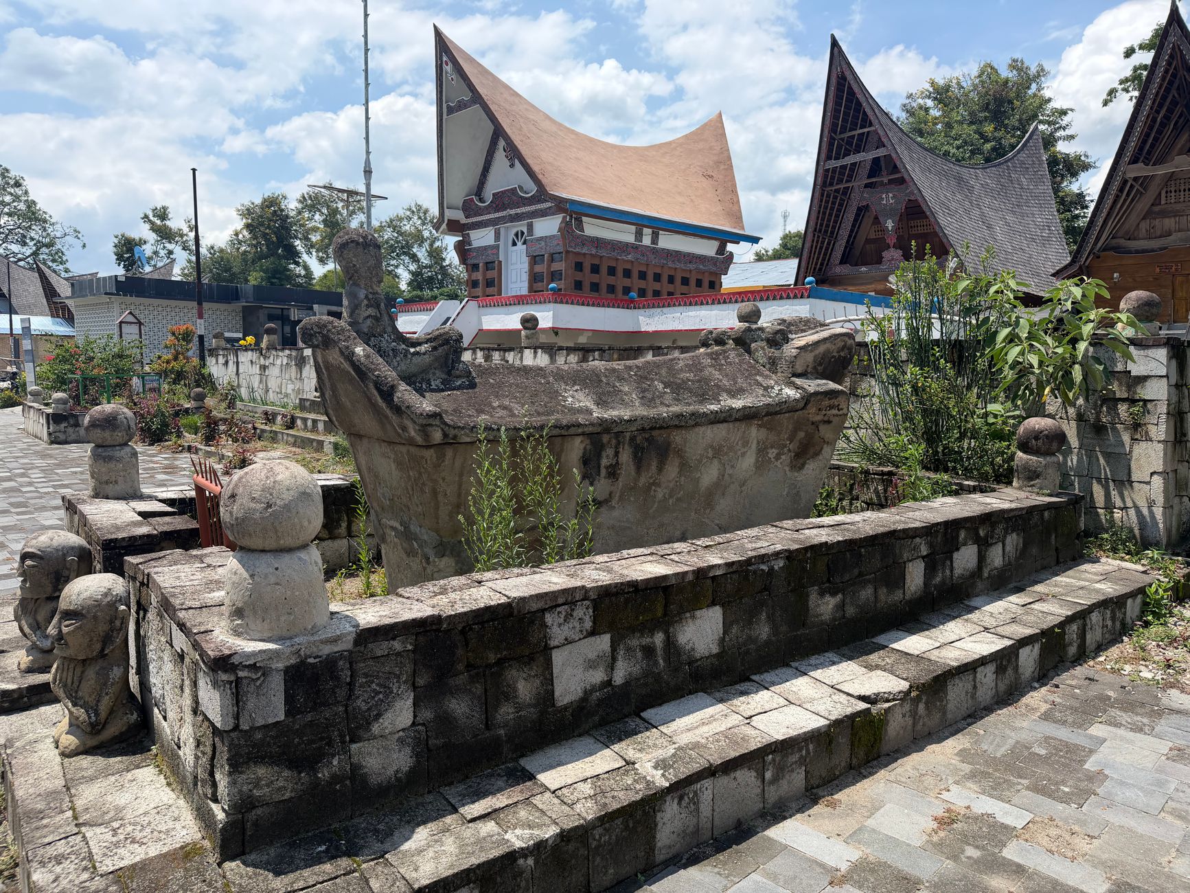 Popular sights in Toba Landmarks in Toba