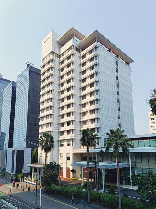 Free View of a modern skyscraper in Jakarta, Indonesia, showcasing urban architecture and city development. Stock Photo