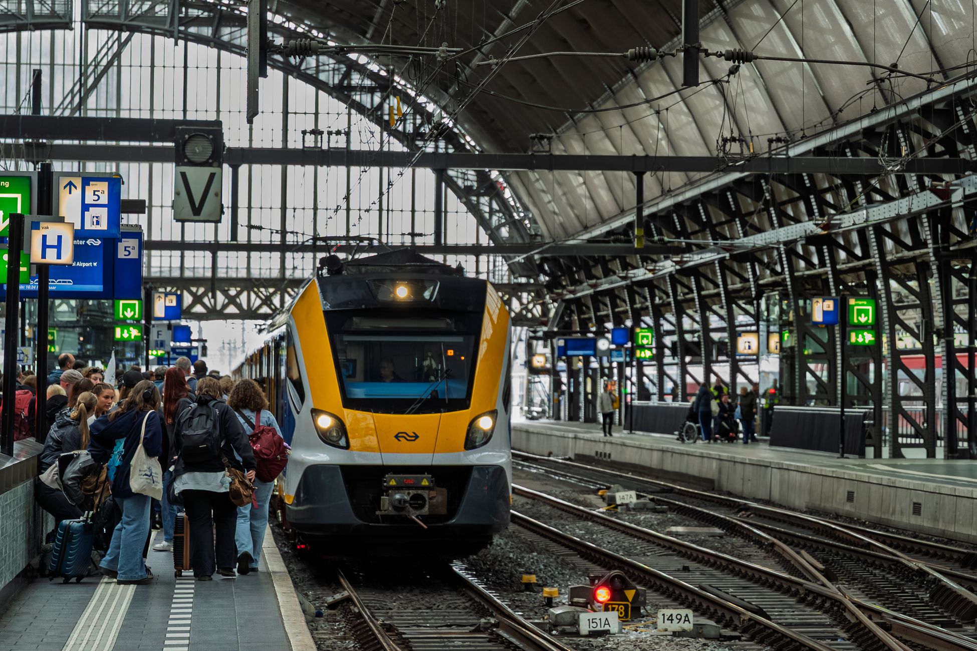 Minister Heinen noemt stakingen openbaar vervoer jammer en onnodig