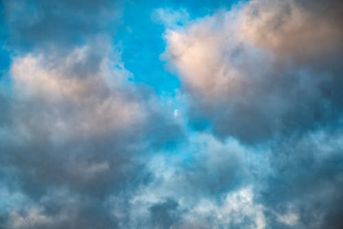 無料 雲の上の青い空の写真 写真素材