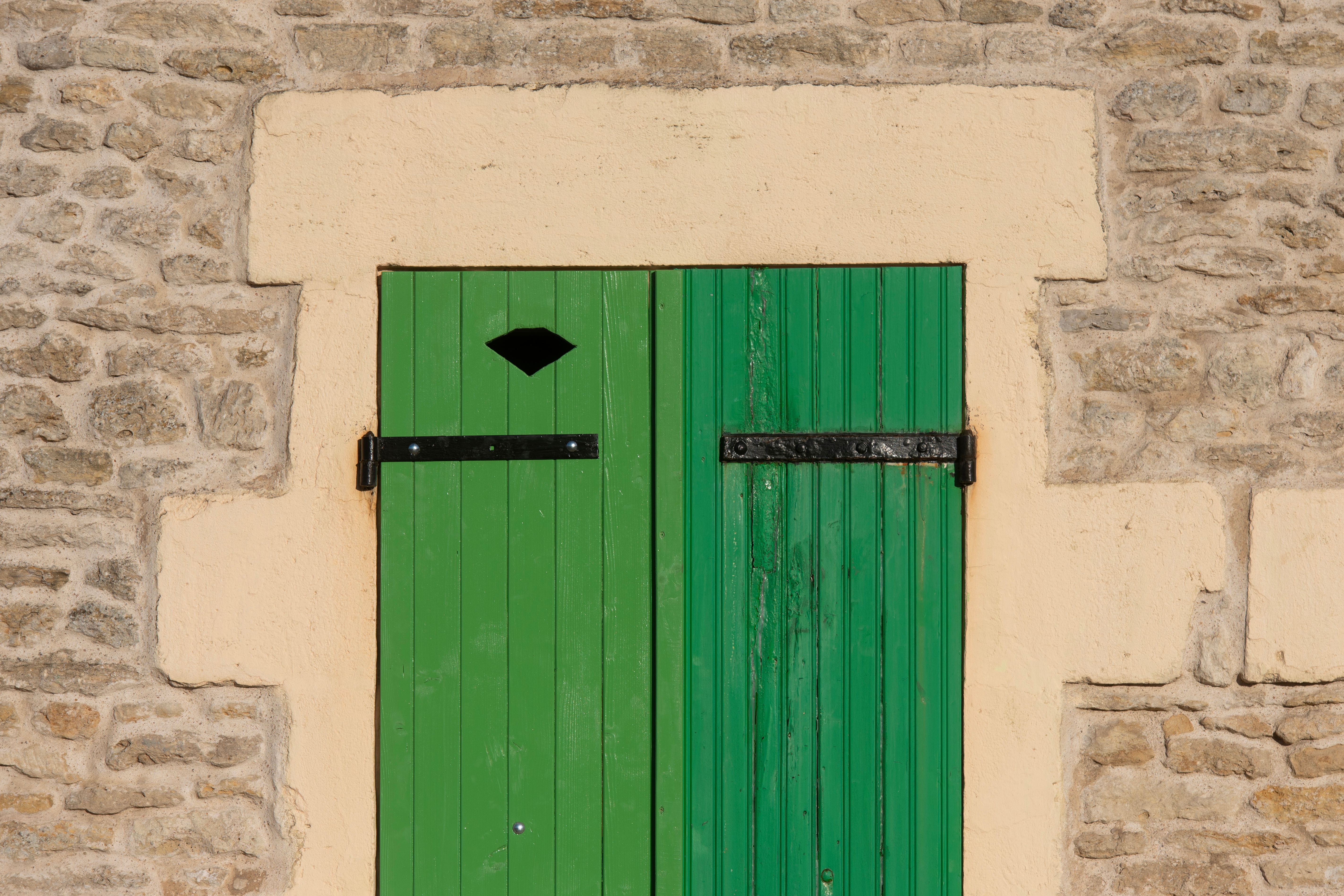 Porte ancienne entièrement restaurée