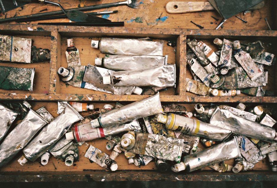 Oil paint itself is largely benign