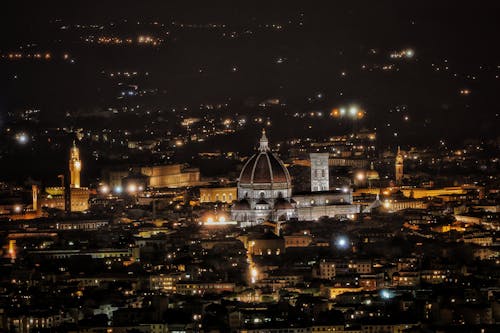 Paisaje Iluminado De La Ciudad Vieja Por La Noche