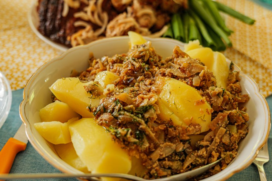 Photo by Sergej ***** on Pexels A delicious plate of German potatoes garnished with mixed herbs and spices, perfect for a hearty meal. - Photo by Sergej ***** on Pexels