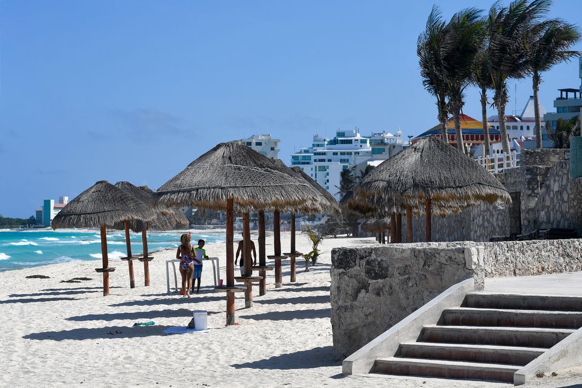 Unde te cazezi în Cancún - orașul Cancún, atmosferă generală dinspre malecón
