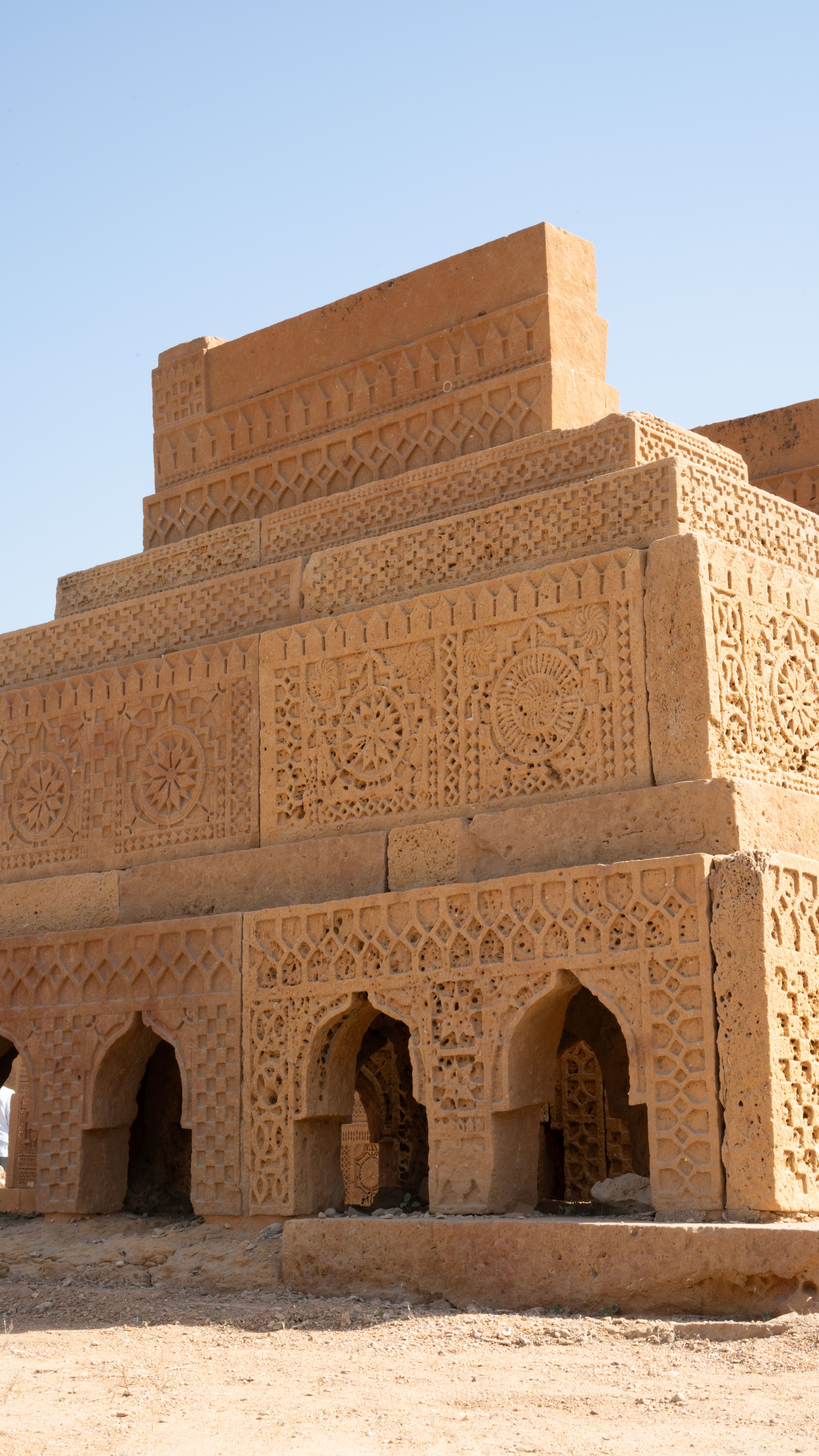 Explore the stunning intricate patterns of Islamic architecture at the Chaukhandi Tombs in Karachi, Pakistan.