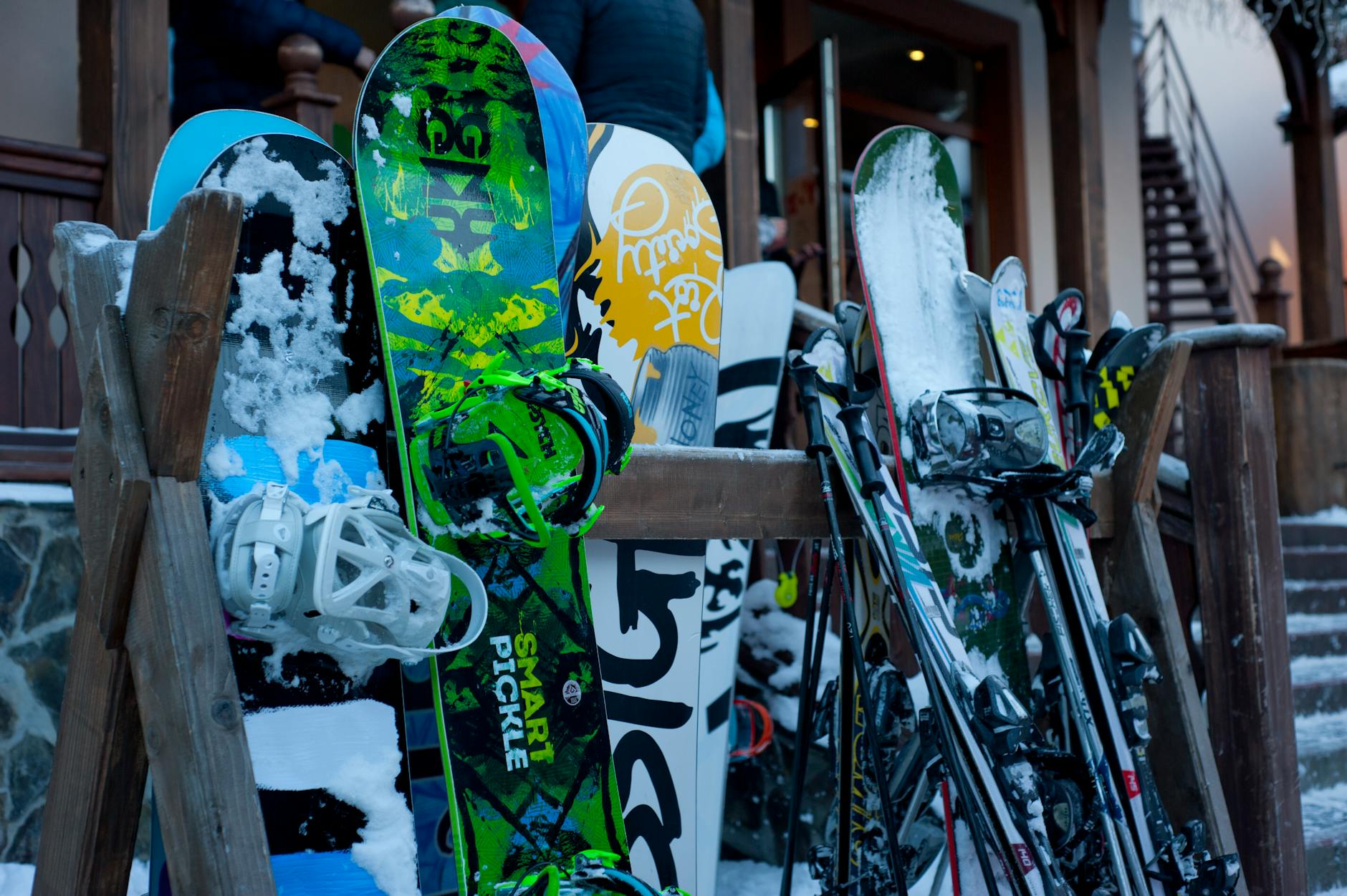 assorted-color-snowboards-free-stock-photo