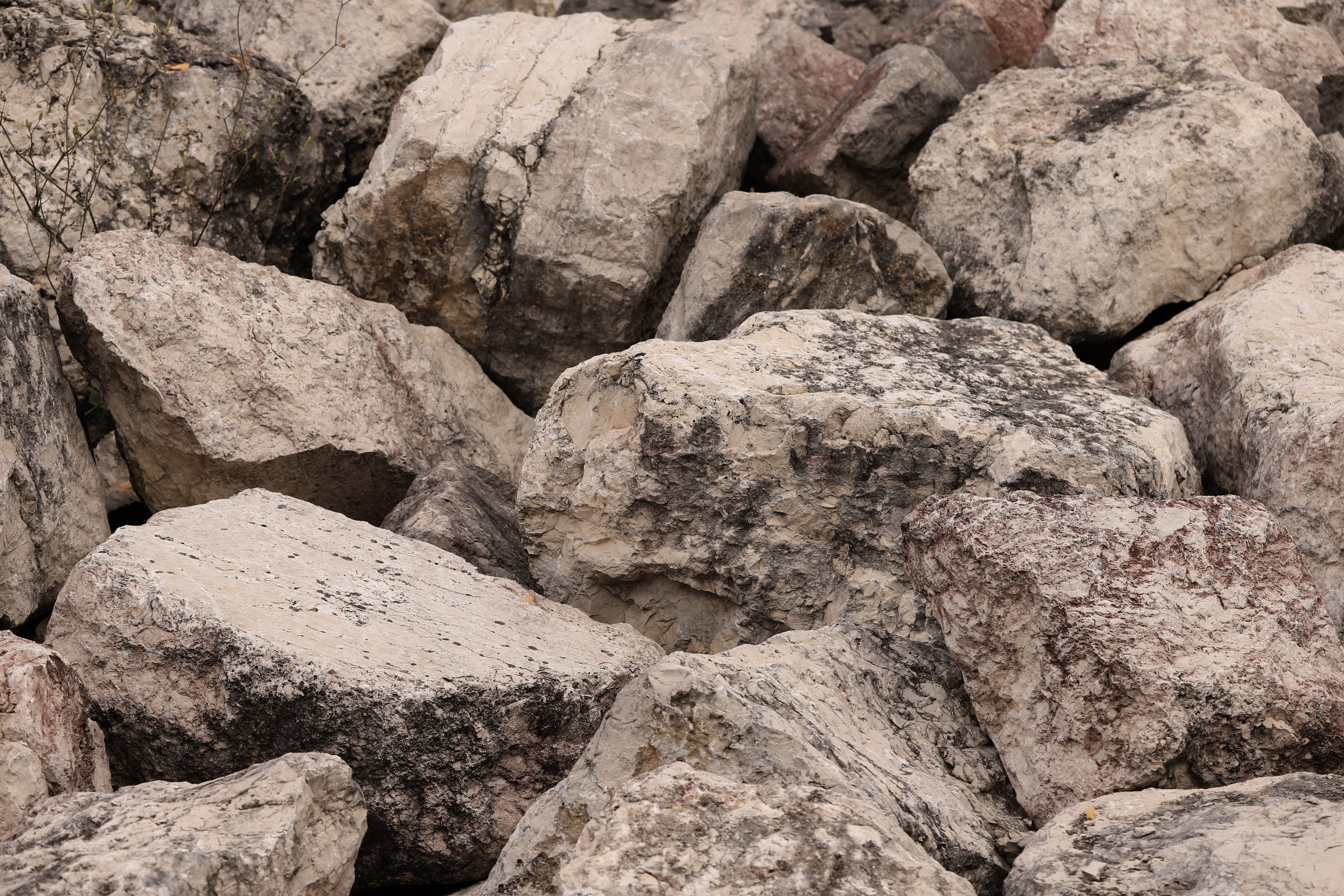 Formación Rocosa Natural Con Piedras Texturizadas · Foto de stock gratuita