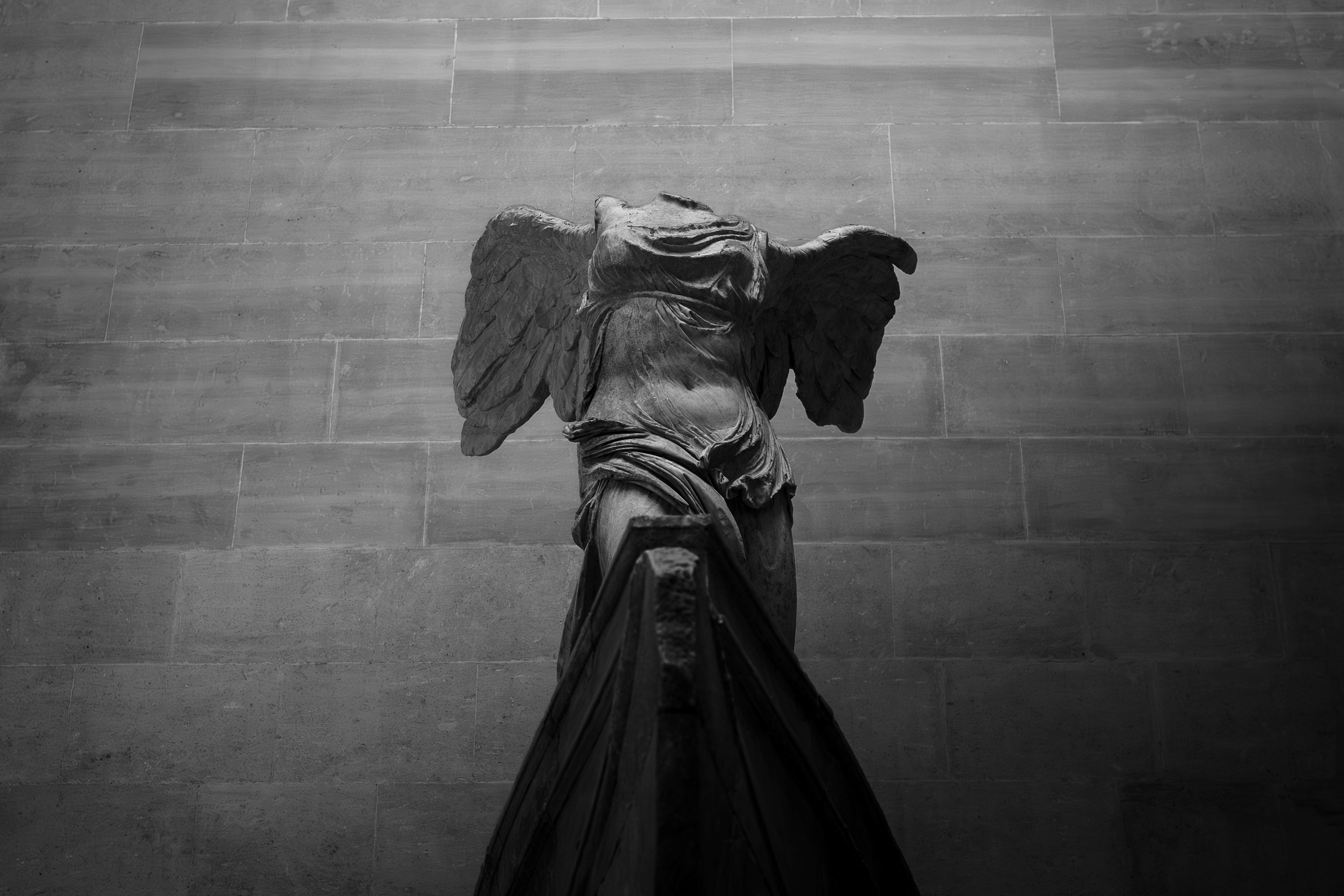 Iconic Winged Victory Sculpture in Black and White · Free Stock Photo