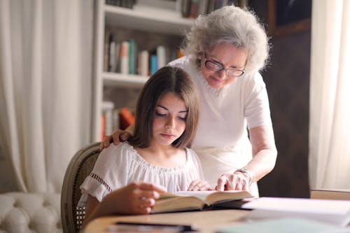 Δωρεάν στοκ φωτογραφιών με reader, ανάγνωση, αρχαιότερος