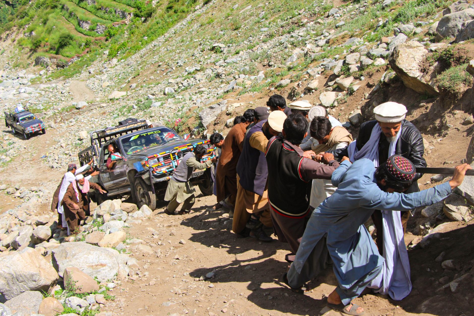 Pakistan'da dağlık arazide arama kurtarma çalışması