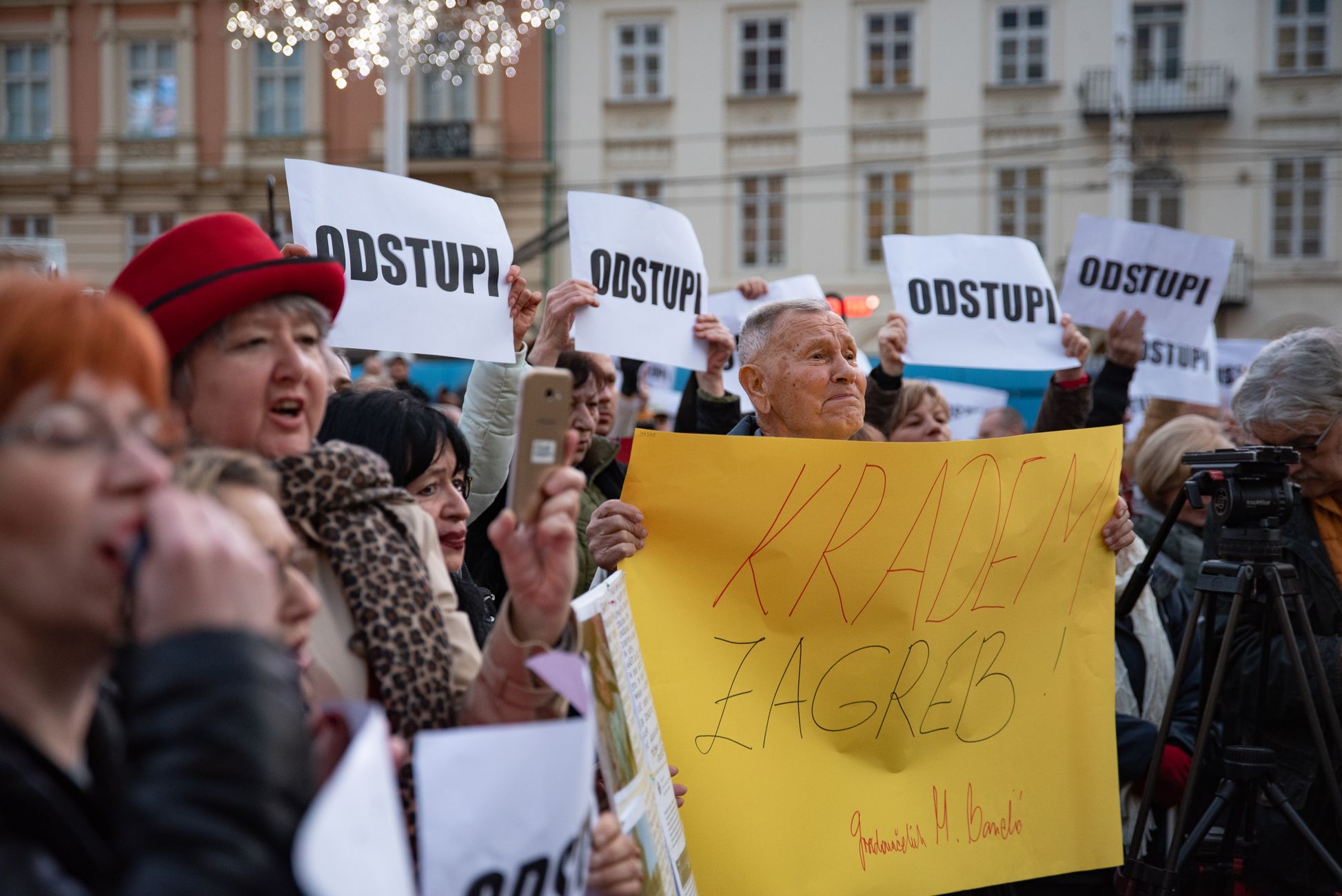 Scandals Involving Populist Politicians Highlight Supporter Dilemma