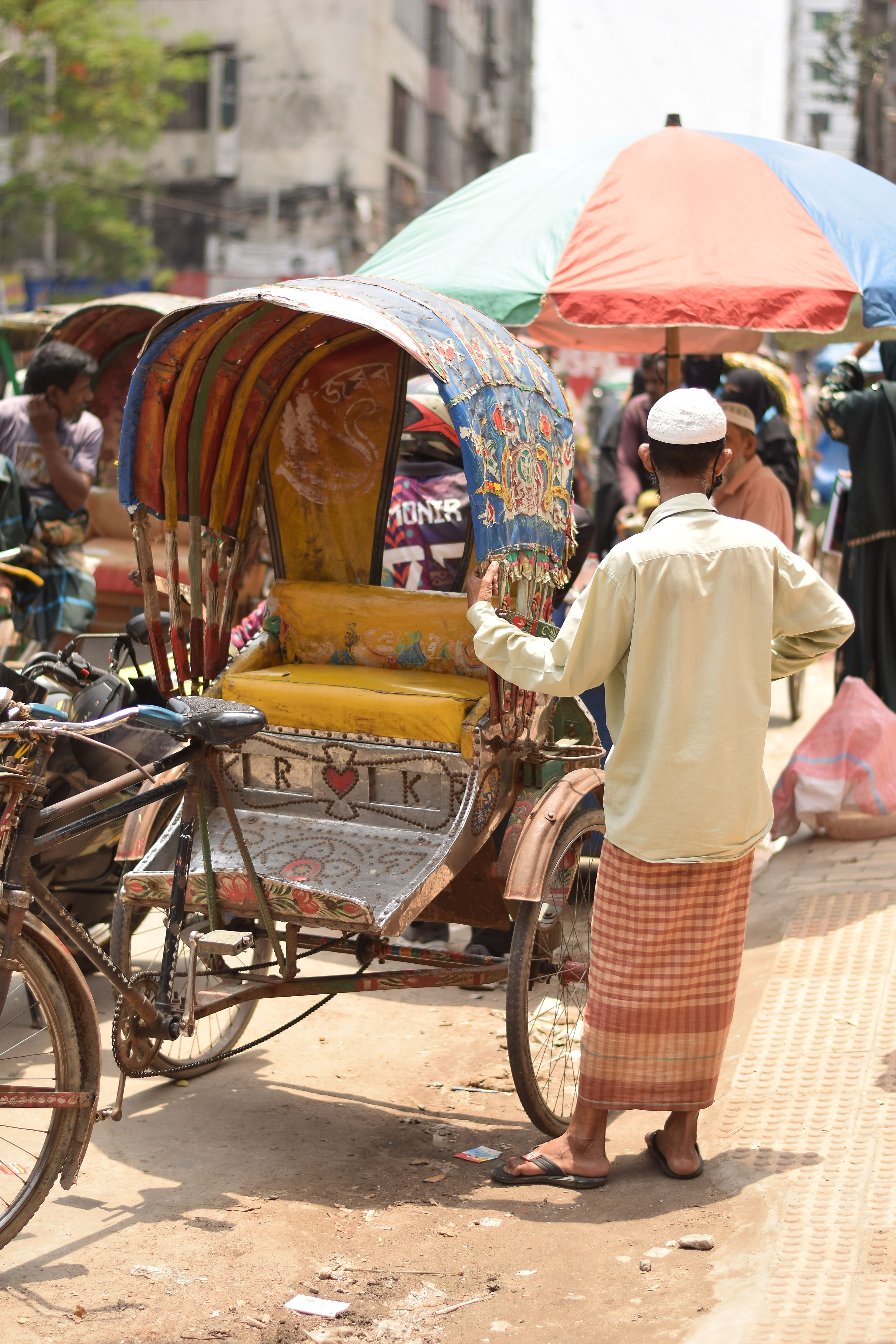 Colorful Rickshaw on Busy Dhaka Street · Free Stock Photo
