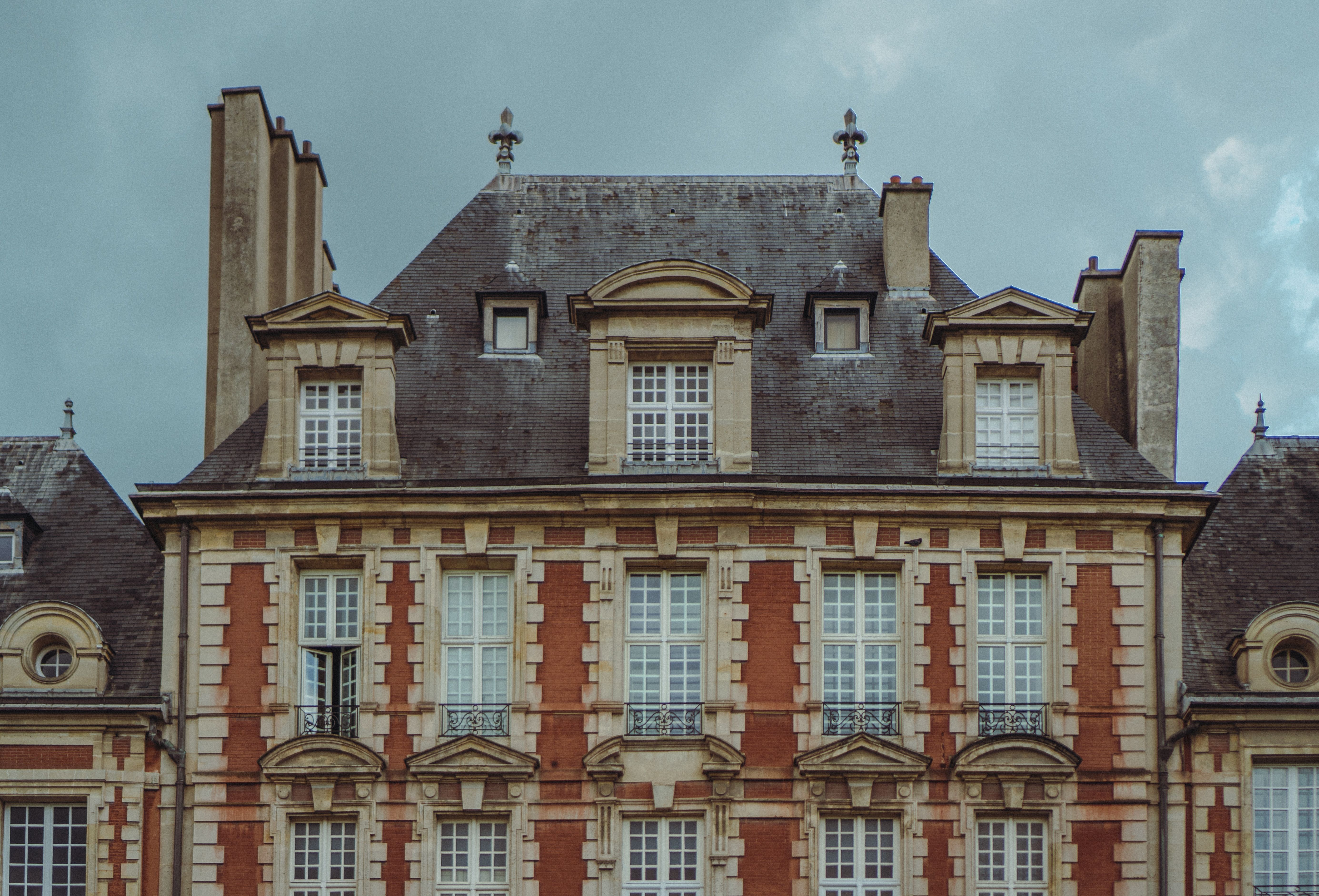 Exterior of a modern hospital in France