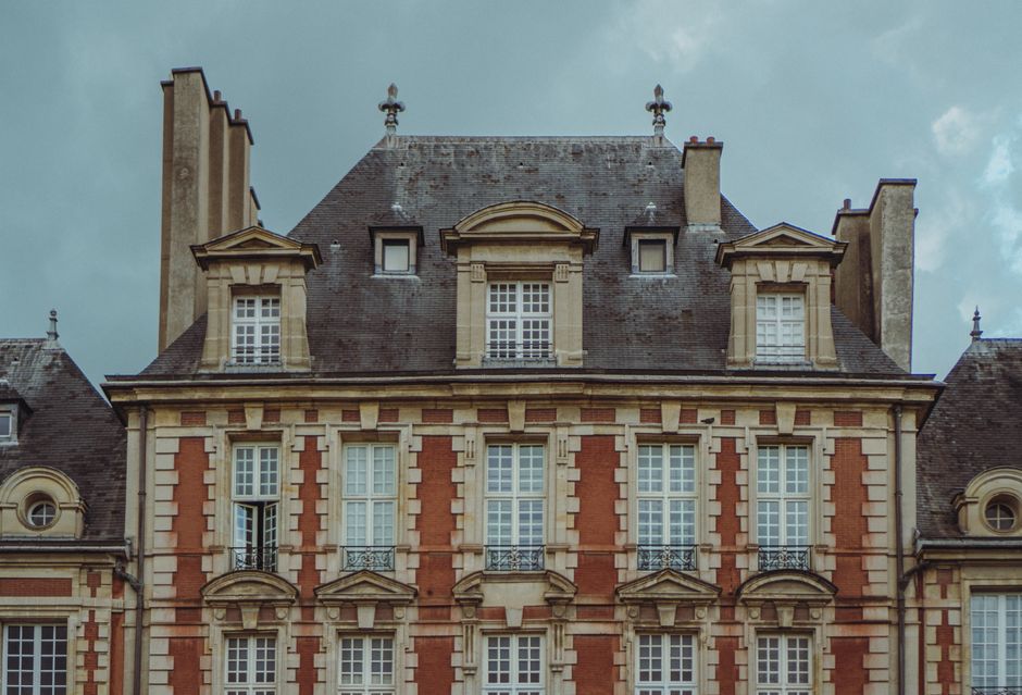 Exterior of a modern hospital in France