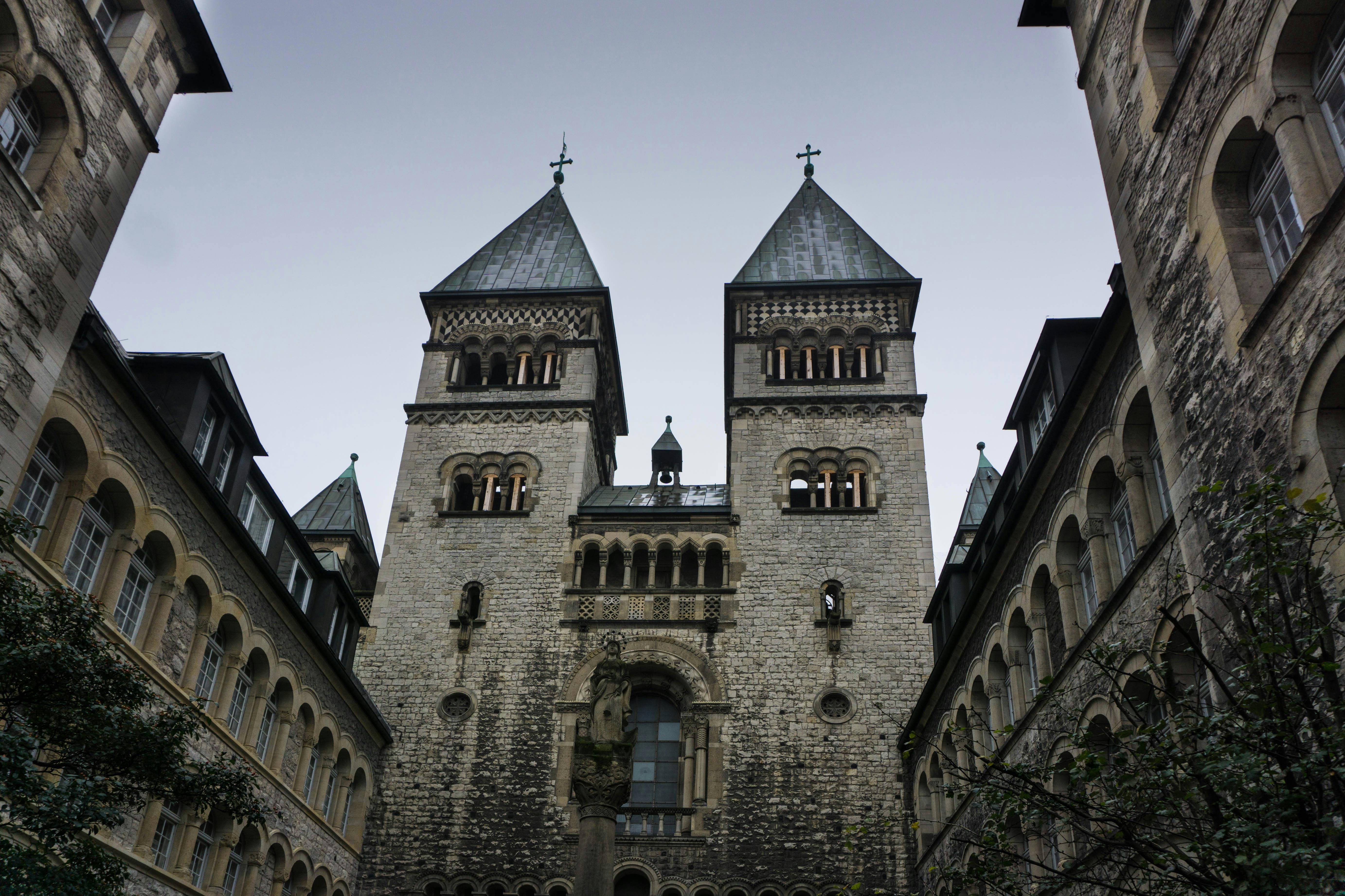 长春证券公司如何用肇新智能文档比对识别复杂财务报表中的数据调整