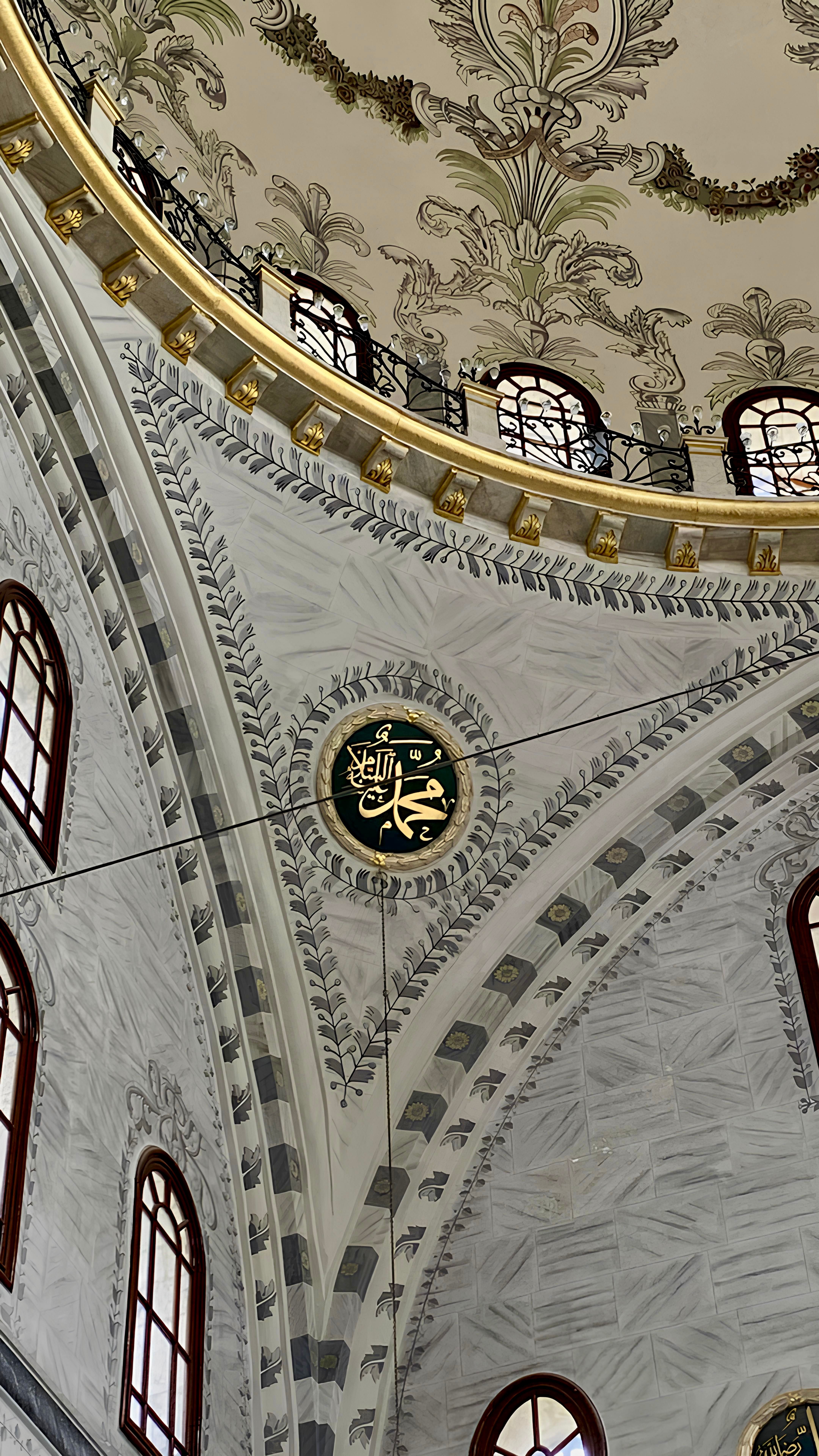 Intricate interior of a mosque showcasing beautiful Islamic art in Istanbul, Türkiye.