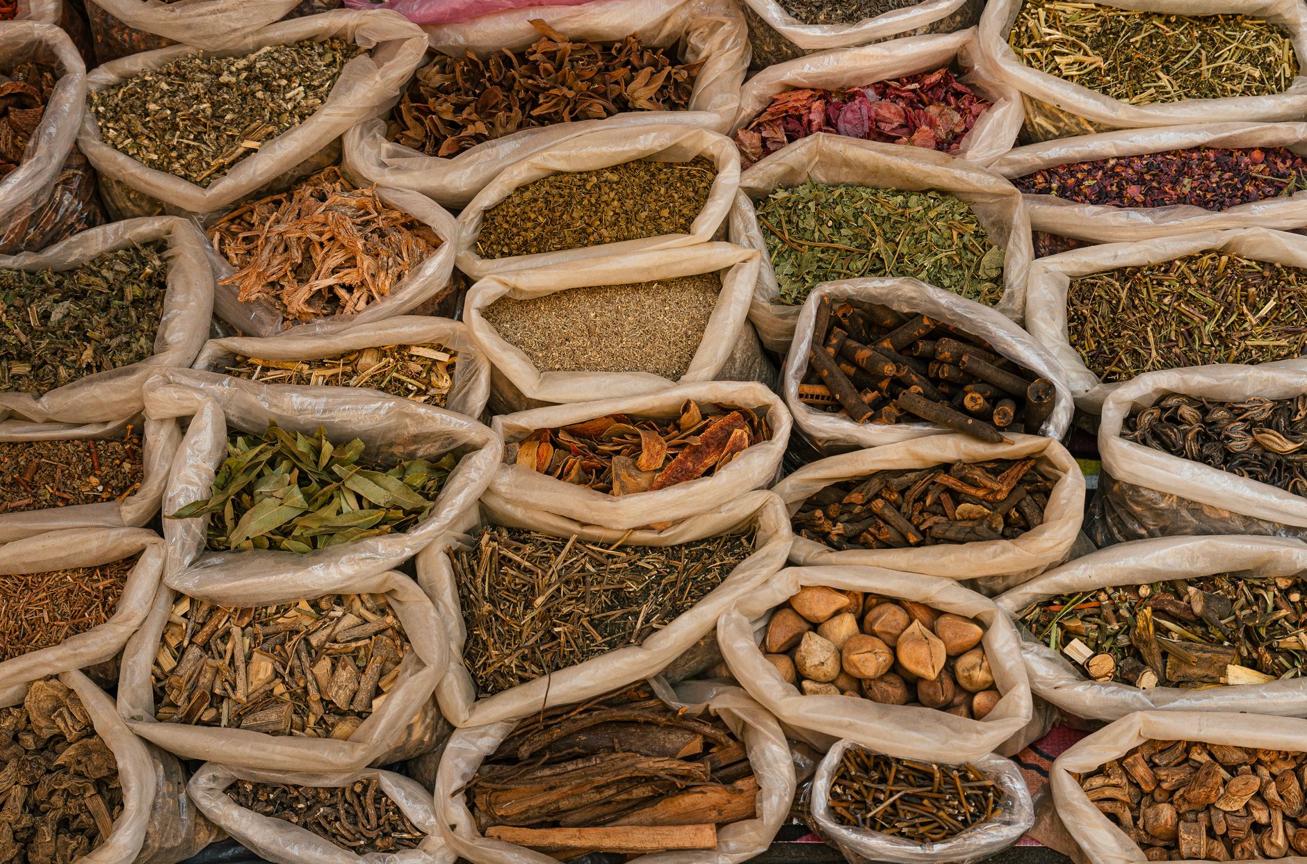 Global Flavor Dynamics Shift toward Hyper-Regional Ingredients and Complex Heat