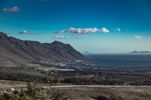 Free Majestic mountain range meets the ocean in Cape Town with clear blue skies. Stock Photo