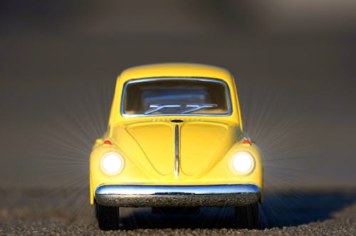 黄色甲壳虫汽车压铸模型