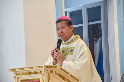 Free Catholic bishop speaking during a mass service in Baliwag, Philippines. Stock Photo