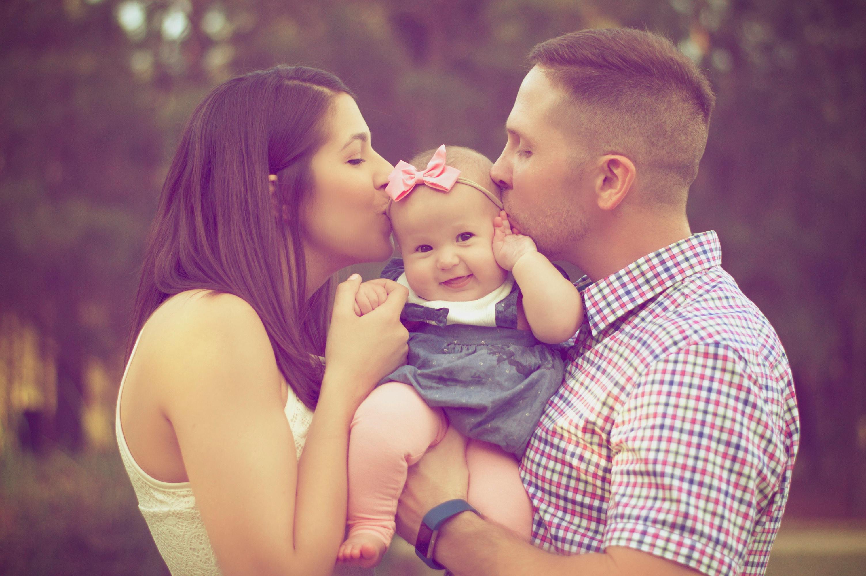 couple photoshoot with baby