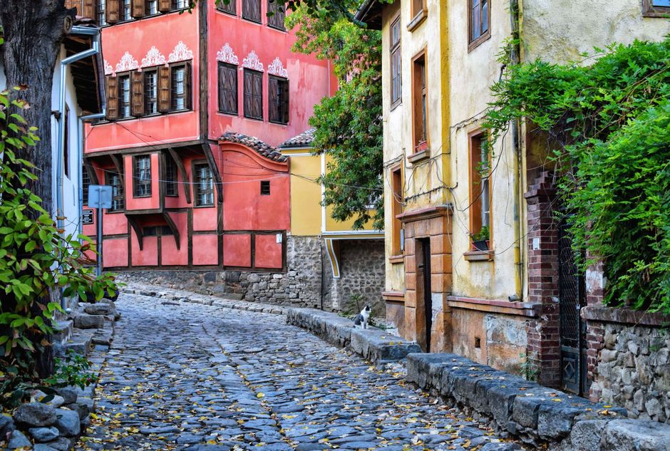 Cobblestone streets of Baščaršija in Sarajevo, Bosnia and Herzegovina, highlighting the need for comfortable walking shoes.