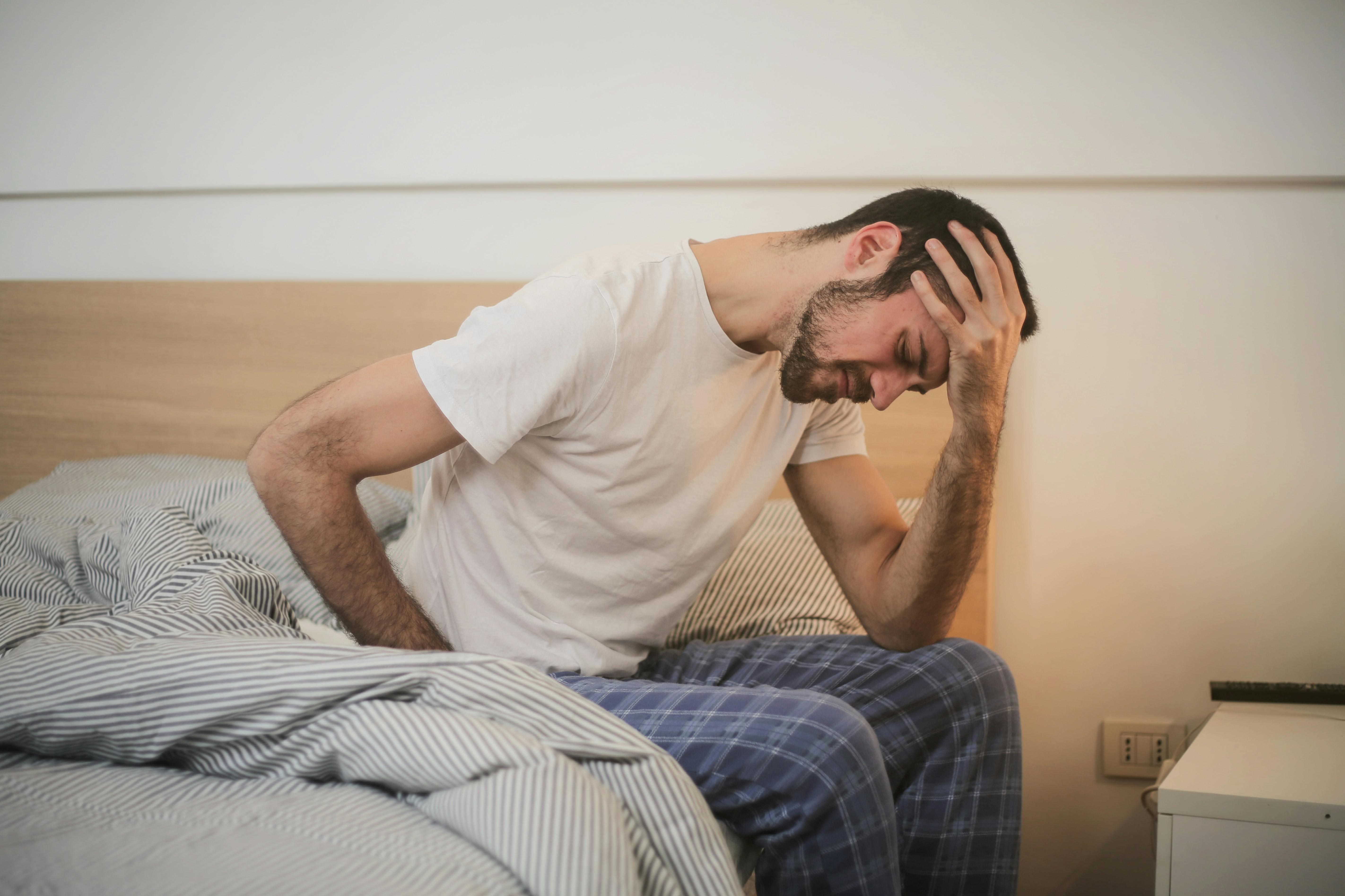 Man suffering from headache. | Photo: Pexels