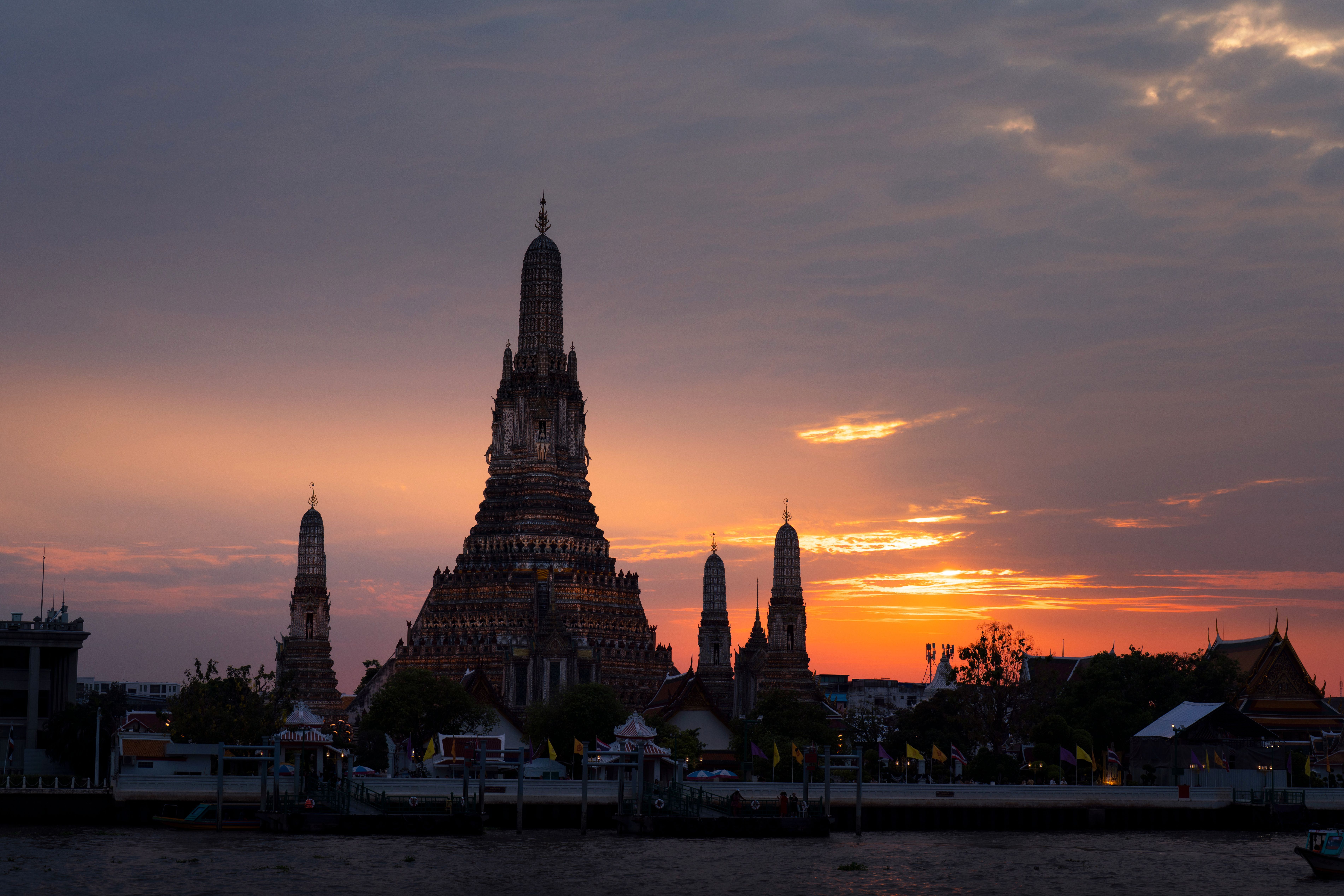 Sunset at Wat Arun Temple, Bangkok · Free Stock Photo