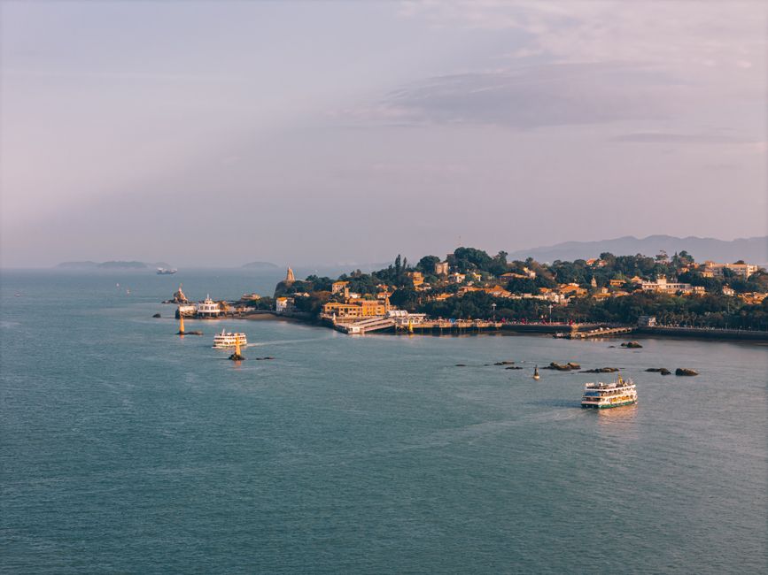 Gulangyu Island, Xiamen — Food: Eating on Gulangyu