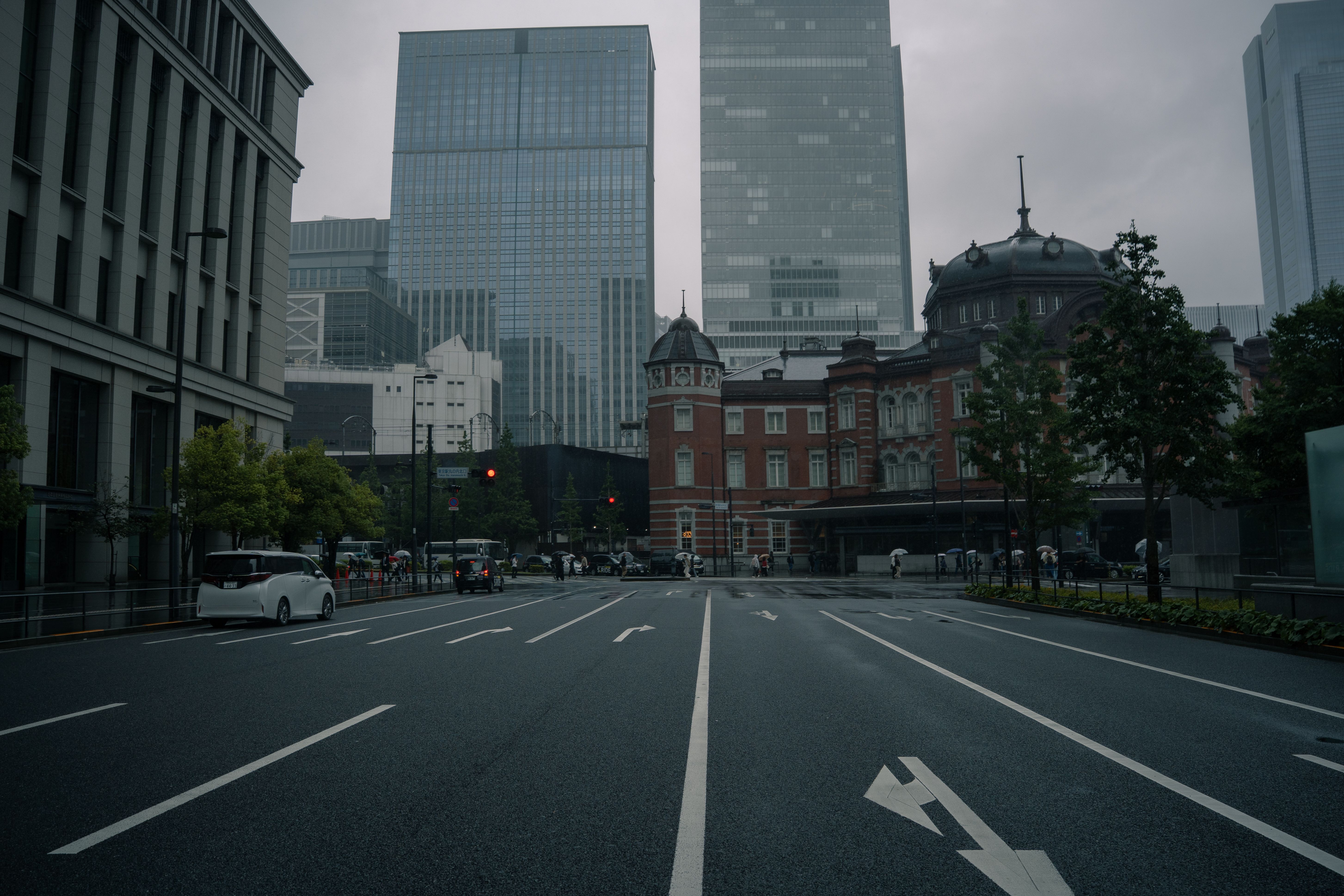 Tokyo finans bölgesinde puslu bir sabah.