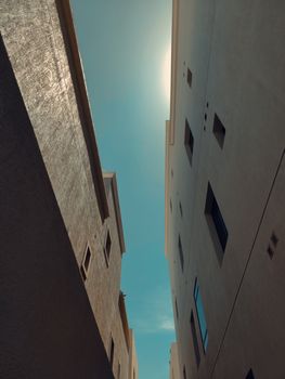 Strahlender Himmel & Modern – Minimalistisches Wallpaper