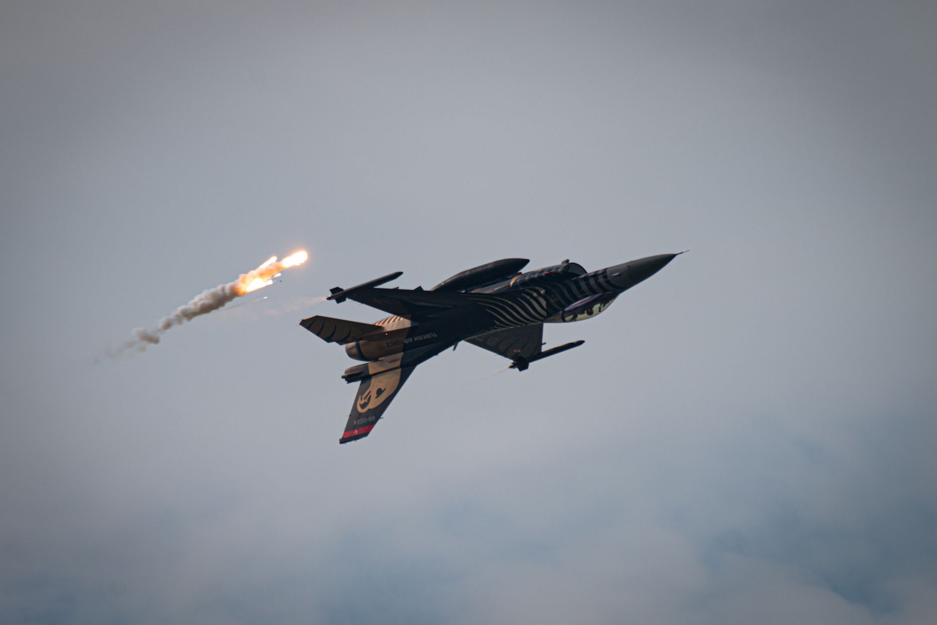 Румъния вдигна F-16 под тревога заради въздушни цели край границата с Украйна Румъния вдигна F-16 под тревога заради въздушни цели край границата с Украйна