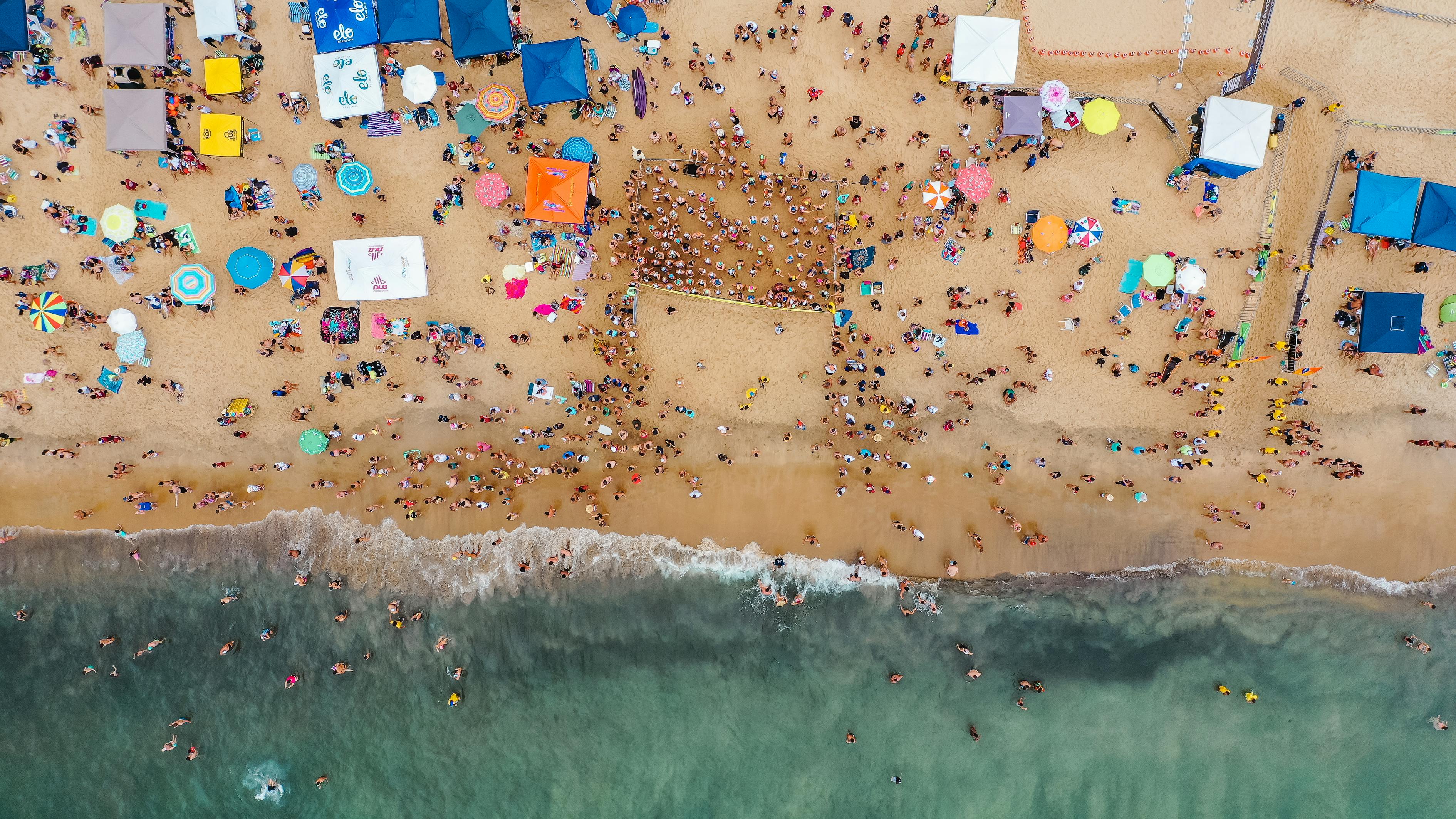 Crowded ocean seashore from drone · Free Stock Photo