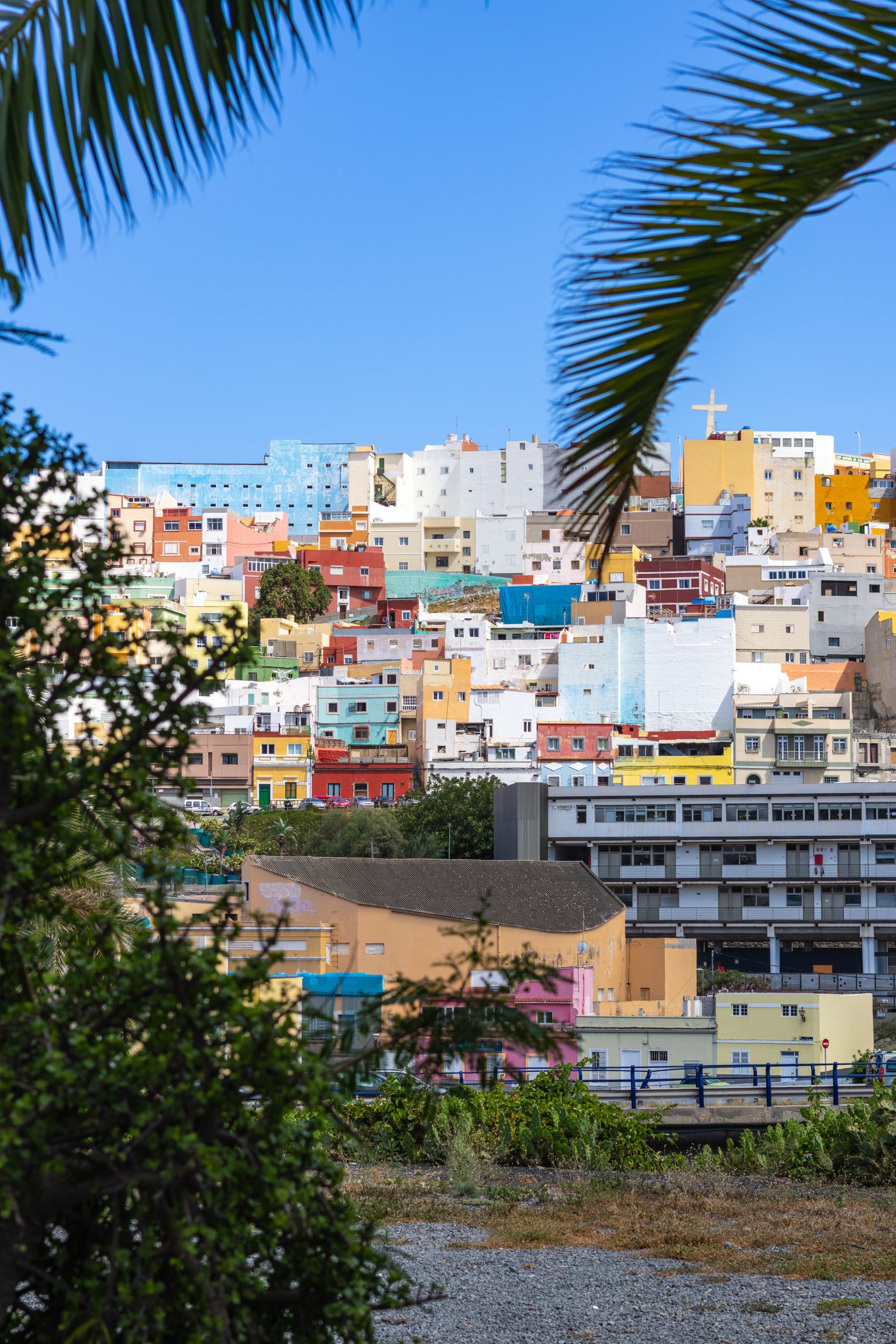 Casas de colores de Las Palmas de Gran Canaria en ladera