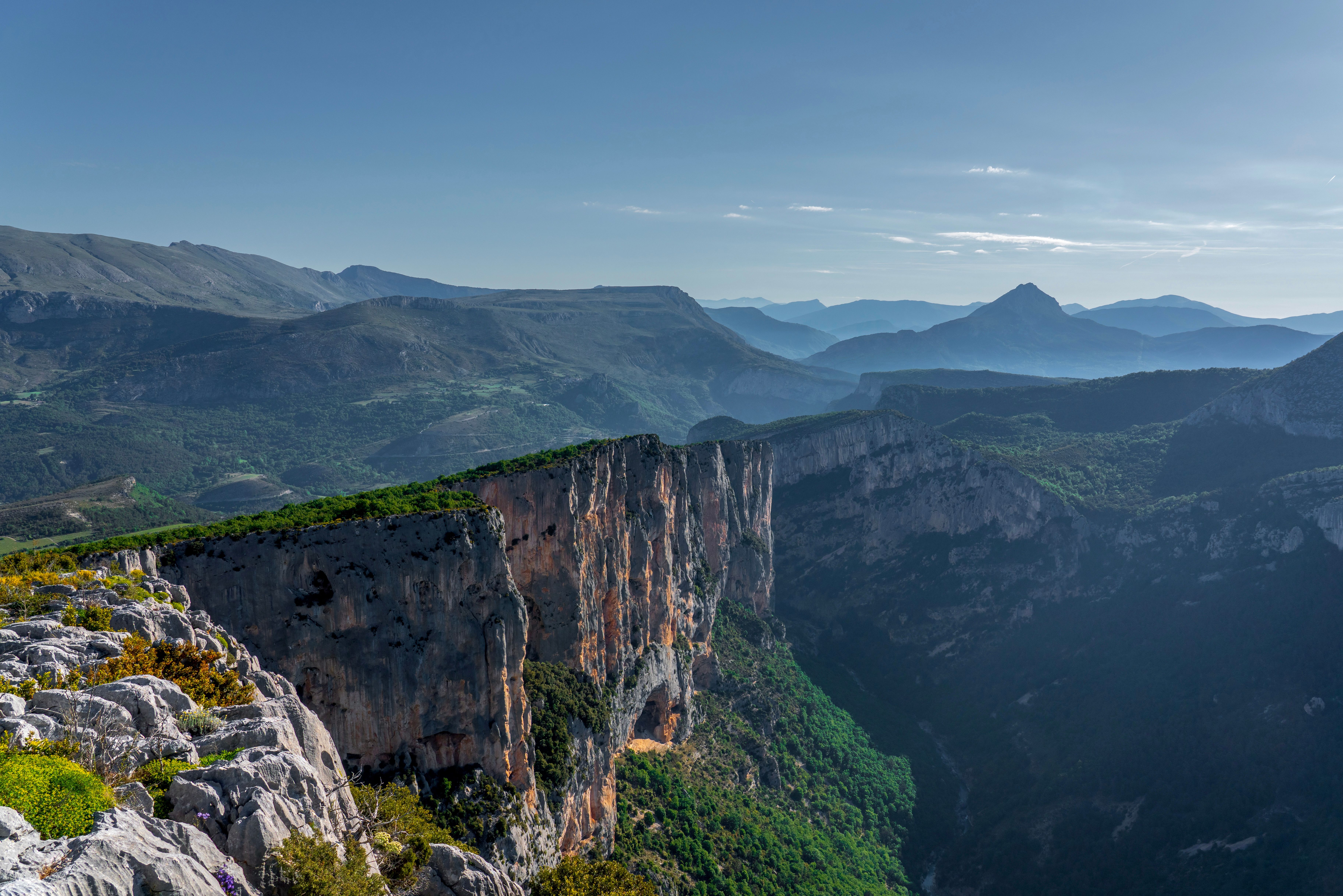 Illustration, surf center location de bateaux et snack gorges du verdon