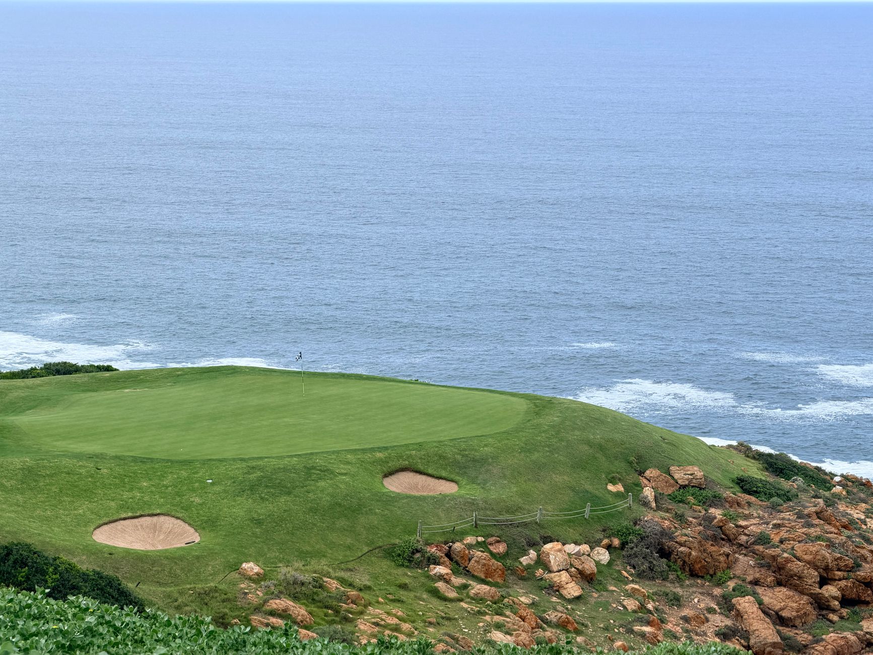 A clifftop par-3 above the ocean — Sydney's coastline is full of them.