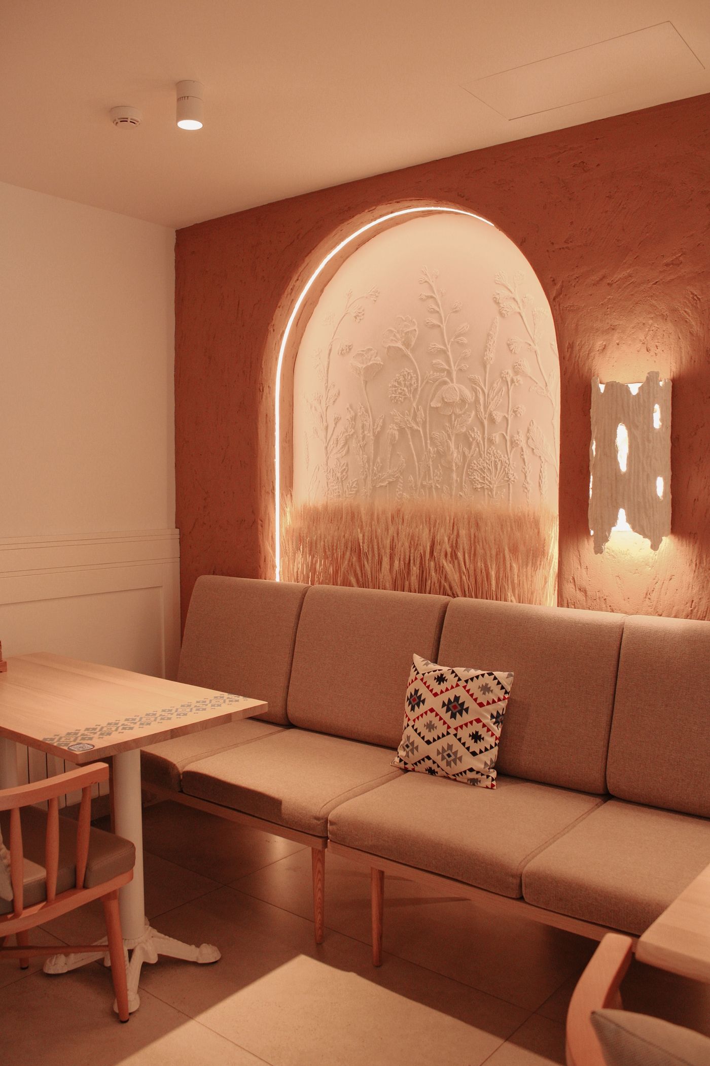 The banquette, Maison Clay