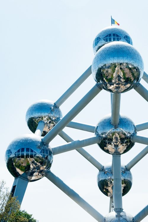 Free Close-up view of the iconic Atomium structure in Brussels, Belgium, featuring reflective spheres. Stock Photo