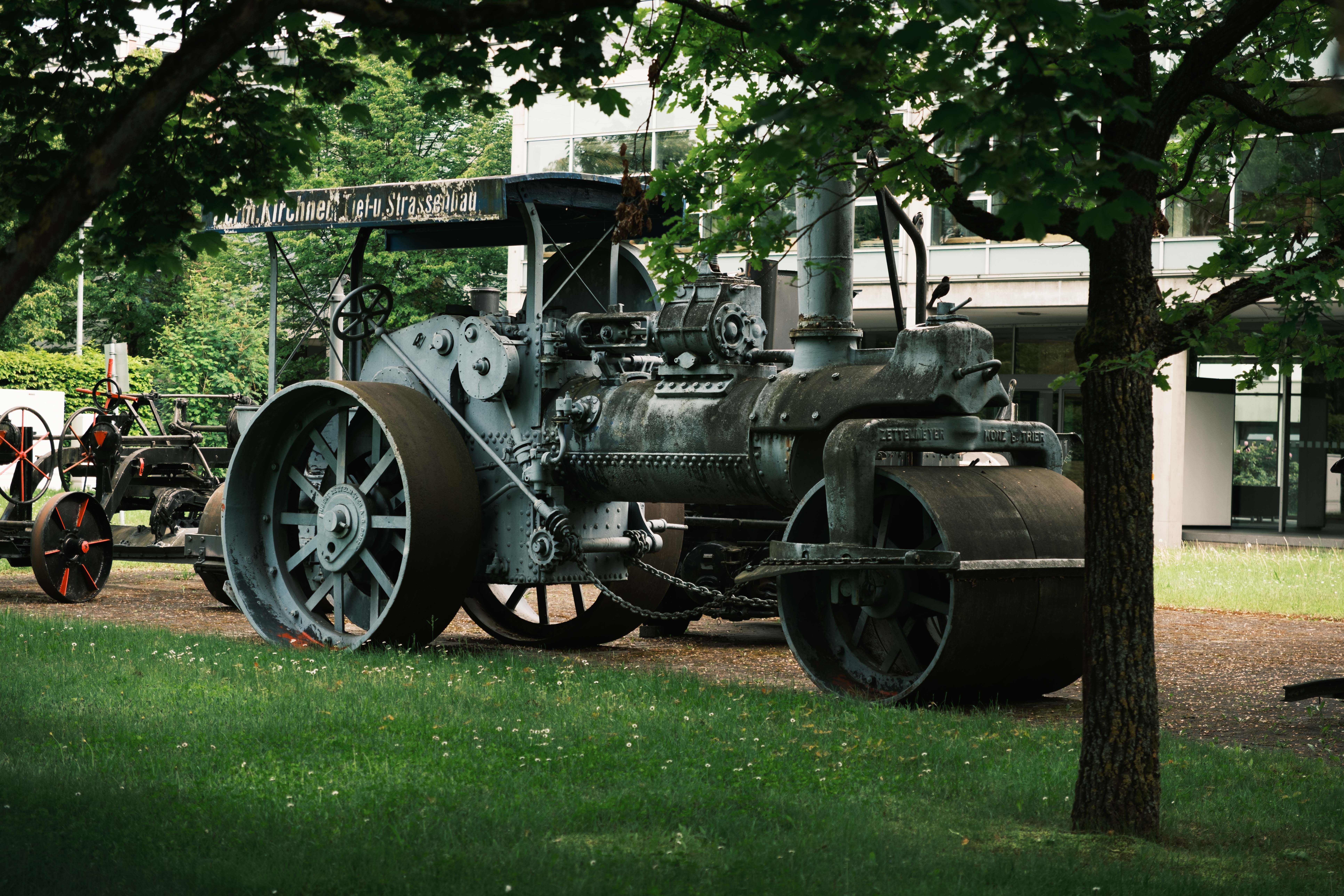 Historic Steamroller in Lush Park Setting · Free Stock Photo