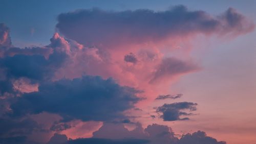 Free Vivid pink clouds create a dramatic sunset sky in Gia Lai, Vietnam, offering a serene natural beauty. Stock Photo