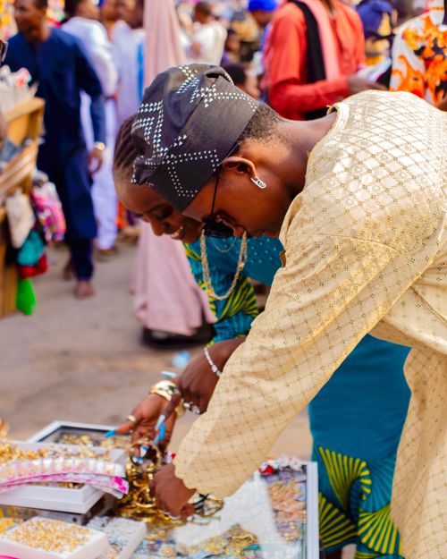 Free Colorful scene of people shopping for jewelry in Kano, Nigeria, showcasing cultural attire. Stock Photo