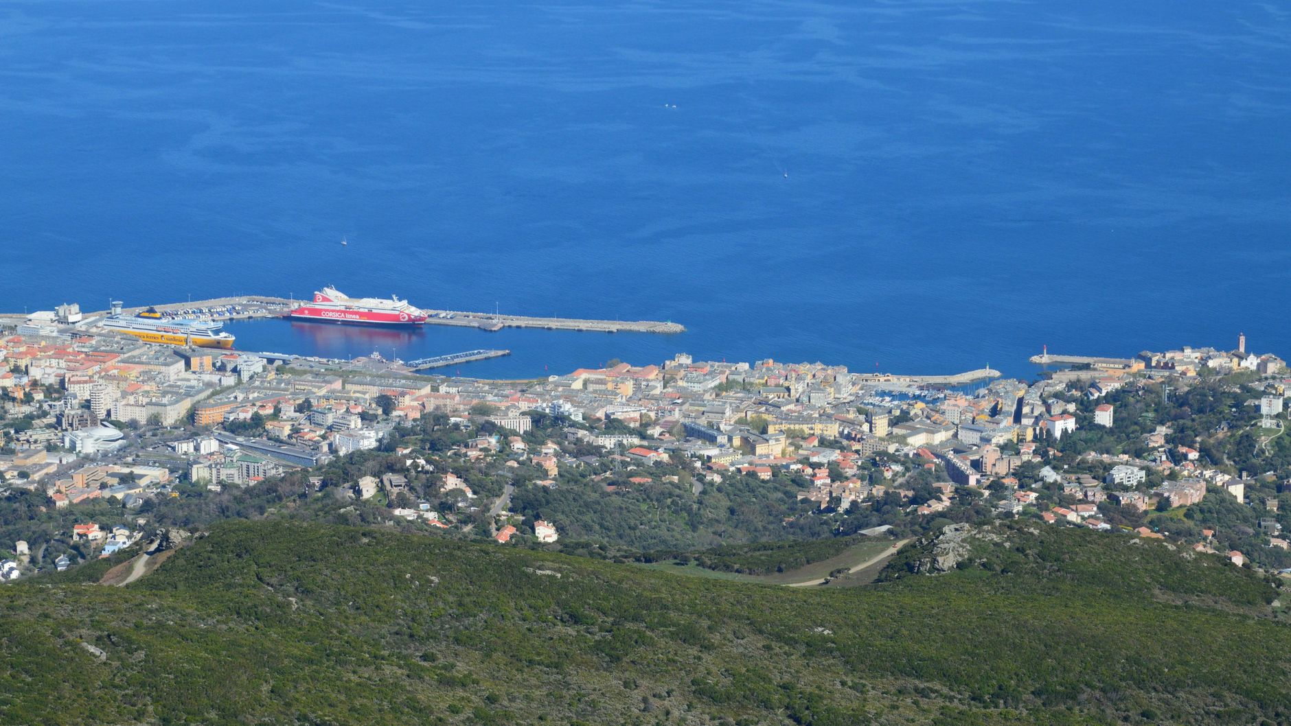 Le port de Bastia accueille le Cors'Express pour des liaisons rapides vers l'Italie