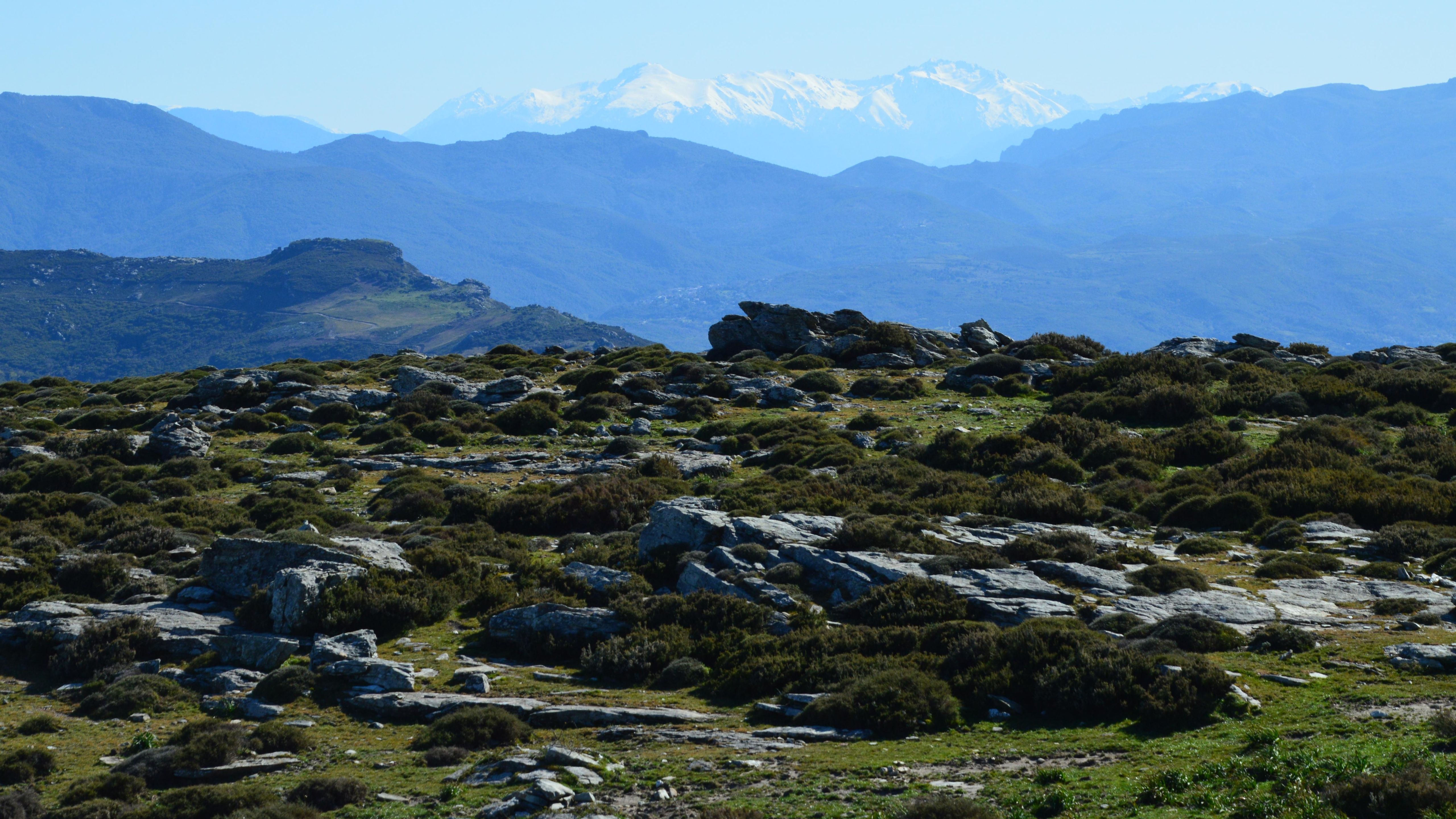 Montañas y paisajes naturales