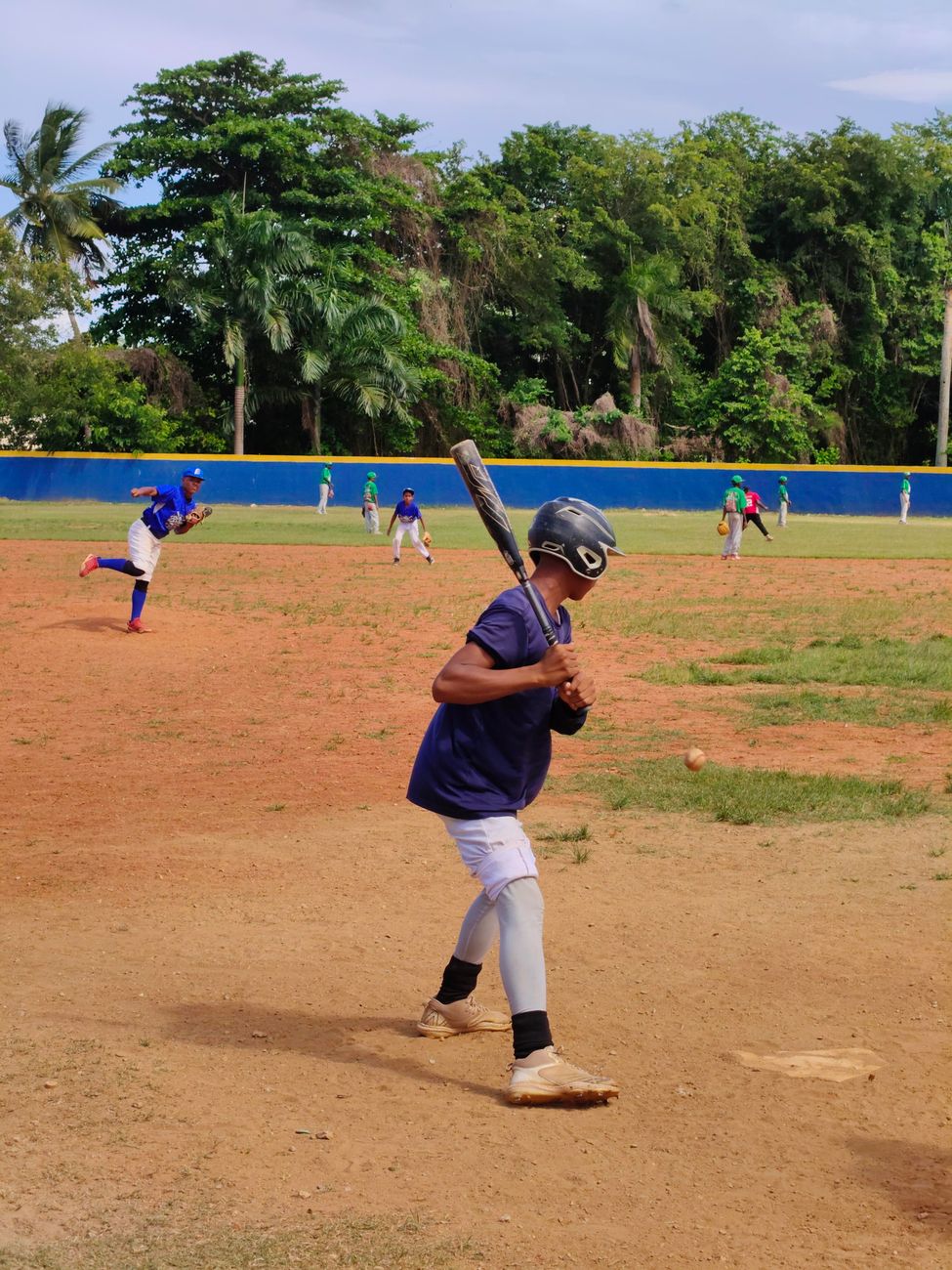 Colombia swings right as Cepeda concedes to conservative Espriella