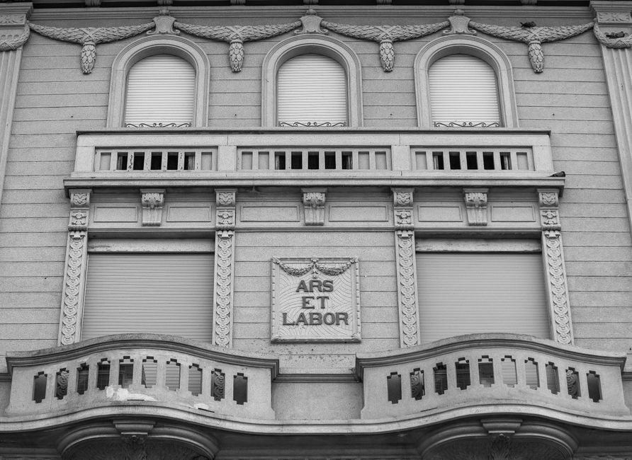 Detailed facade of a historic building featuring the Latin phrase 'Ars et Labor'.