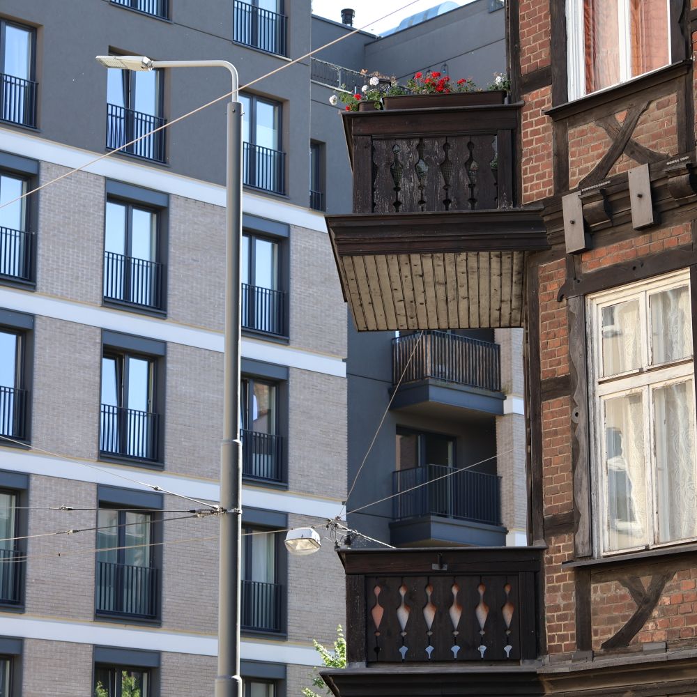 Tulse Hill — movers carrying boxes for a flat move