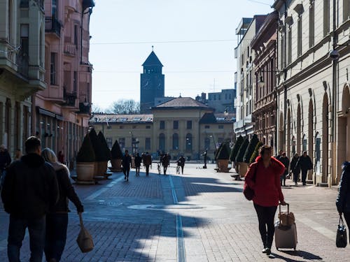 거리, 건물, 사람의 무료 스톡 사진